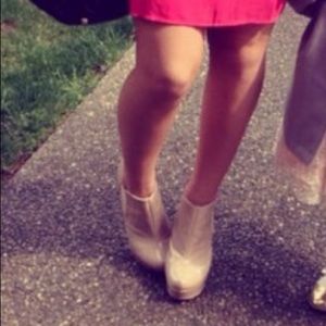 Beige Steve Madden heeled booties